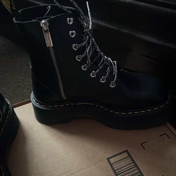 JADON WOMEN'S HELLO KITTY PLATFORM BOOTS - Picture 11 of 12